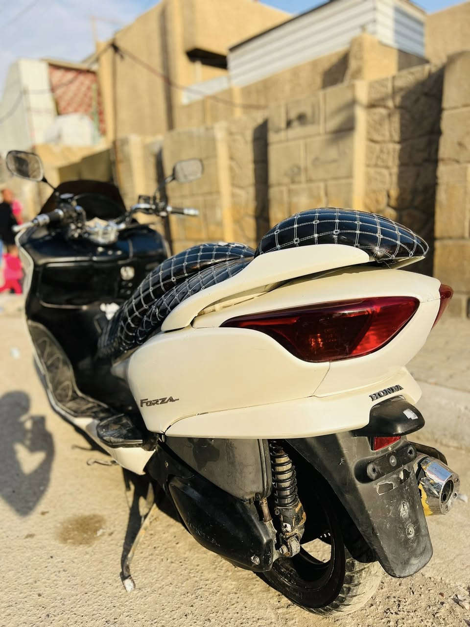 سلام عليكم فورزة 08 للبيع عمية ابلاد دراجة كل نقص مبيهة
كهربائيات كلهة شغالة اوراق كملة  السعر 850الف مكان بغداد العبيدي الرقم ***********
