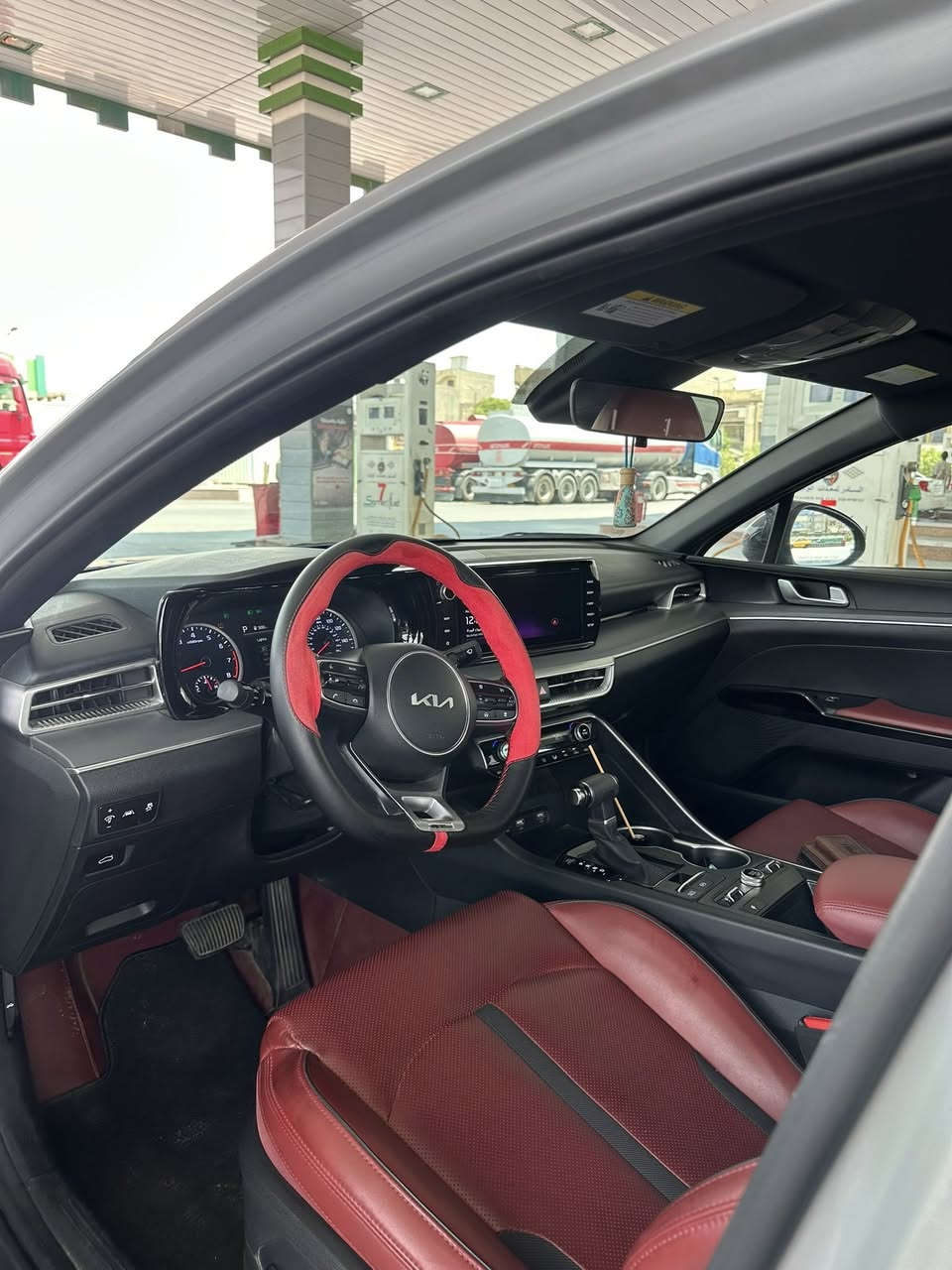 للبيع أو المراوس حسب القناعة
كيا K5 GT Line
موديل 2024

▪️ المحرك: 1600 تيربو
▪️ الممشى: 13 
▪️ الرقم: بغداد – باسمـي

الحالة:
 • حادثها بارد بنيد
 • الصندوق بارد 
 • باب خلفي جهة الراكب صار بيه بارد داخل العراق
 • بدووون إيرباك

المواصفات:
 • بصمة + تشغيل عن بعد
 • 4 أنظمة قيادة (عادي – سبورت – اقتصادي – ذكي)
 • رادار (أمامي – جانبي – خلفي)
 • توقف ذاتي أمامي وخلفي
 • تحديد مسار
 • LED أمامي وخلفي
 • لايت 3 عدسات زينون
 • Android Auto & Apple CarPlay
 • شاشة لمس + شاشة أعطال
 • كاميرا
 • سايد بريك كهربائي
 • تحكم ستيرن جهتين
 • نظام أوتو

📍 المكان: بغداد – البلديات
📞 الاتصال: ***********
💰 السعر مناسب ويُذكر بالخاص للجادين فقط
