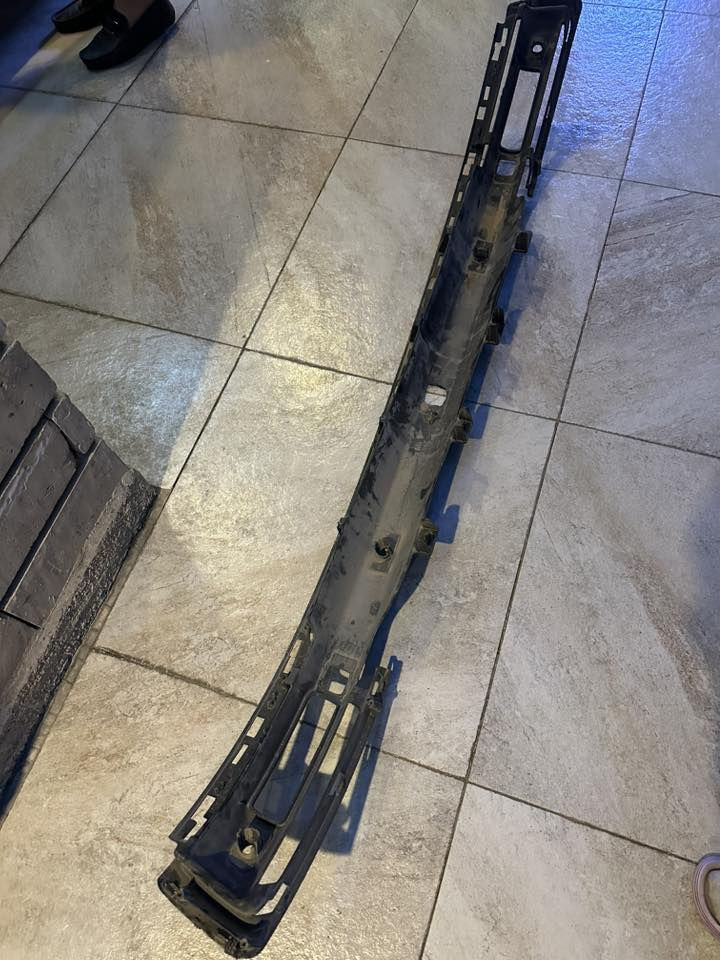 السلام وعليكم قطع رانج روڤر فووگ 2018 للبيع قيم واخذ المكان بغداد ***********
