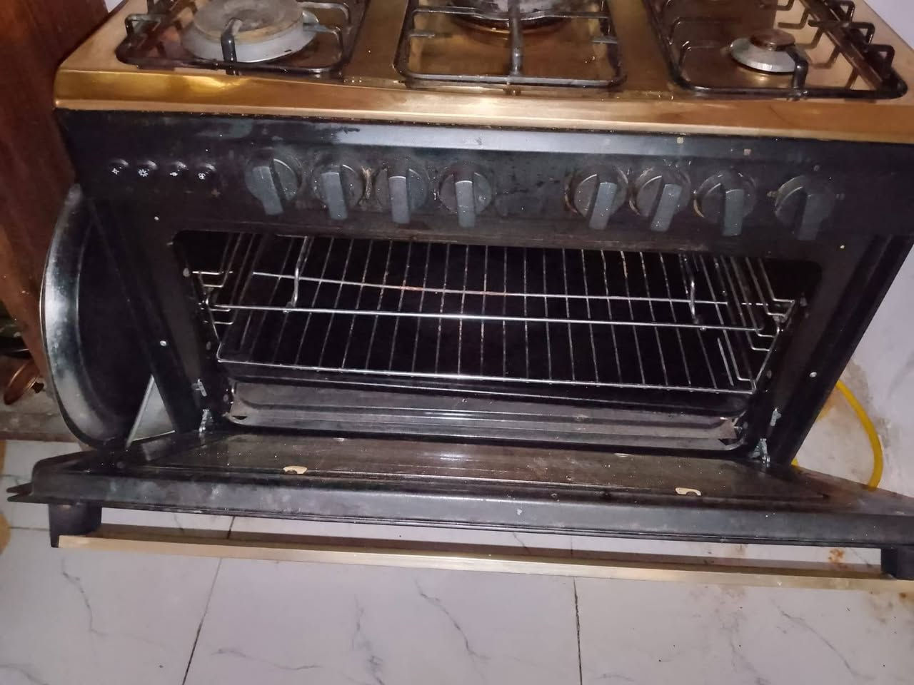 طباخ 5 عيون جديد كلش مستخدم سبوع اصلي ايطالي السعر ٢٥٠ وبي مجال للشراي


**إذا كنت صاحب هذا الإعلان وتريد حذفه لأي سبب، رجاءا أرسل رسالة إلى الدعم الفني**