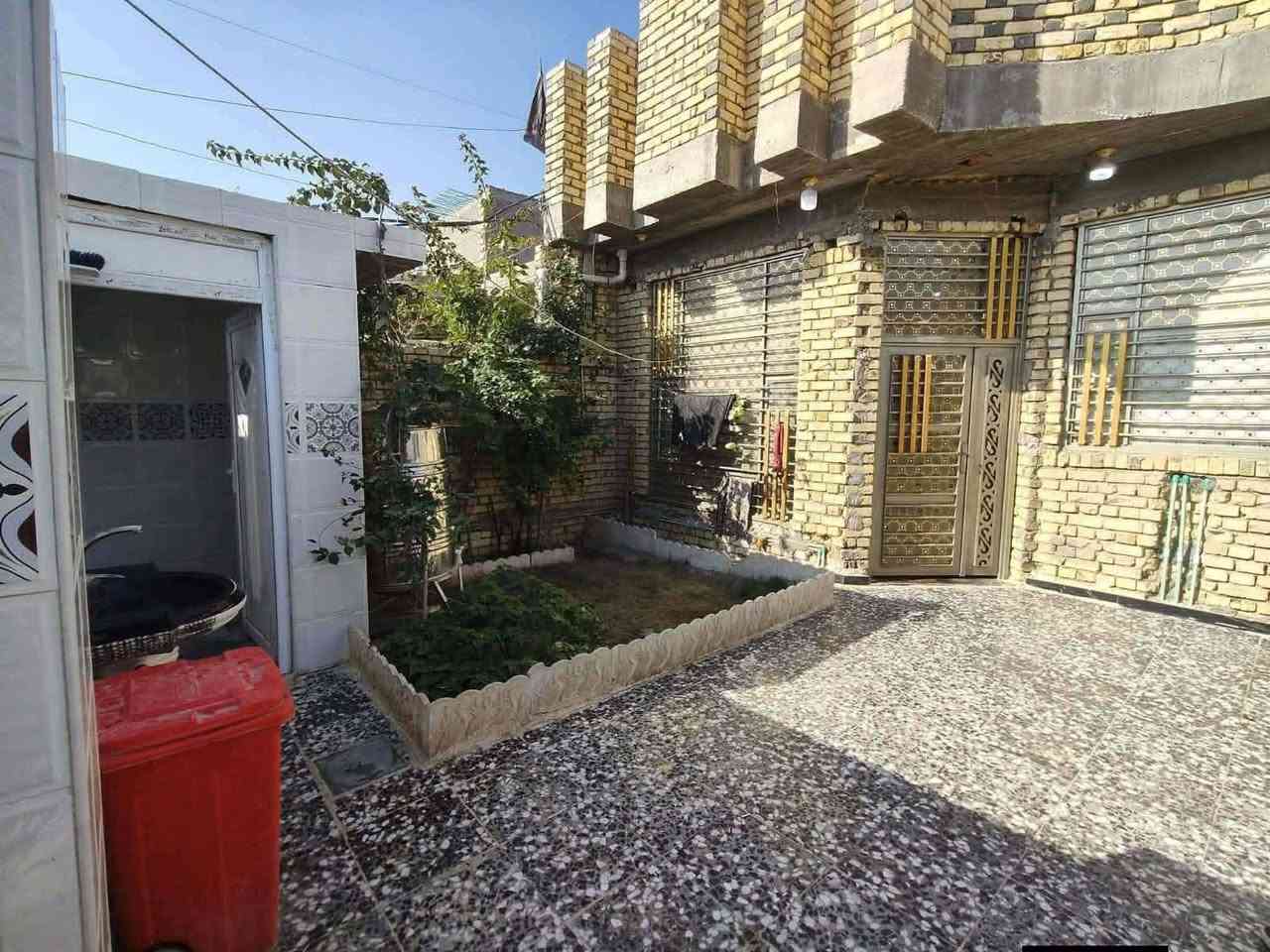 بيت للبيع في حي الحكيم 150 م التواصل مجاري ‏‪***********‬‏
