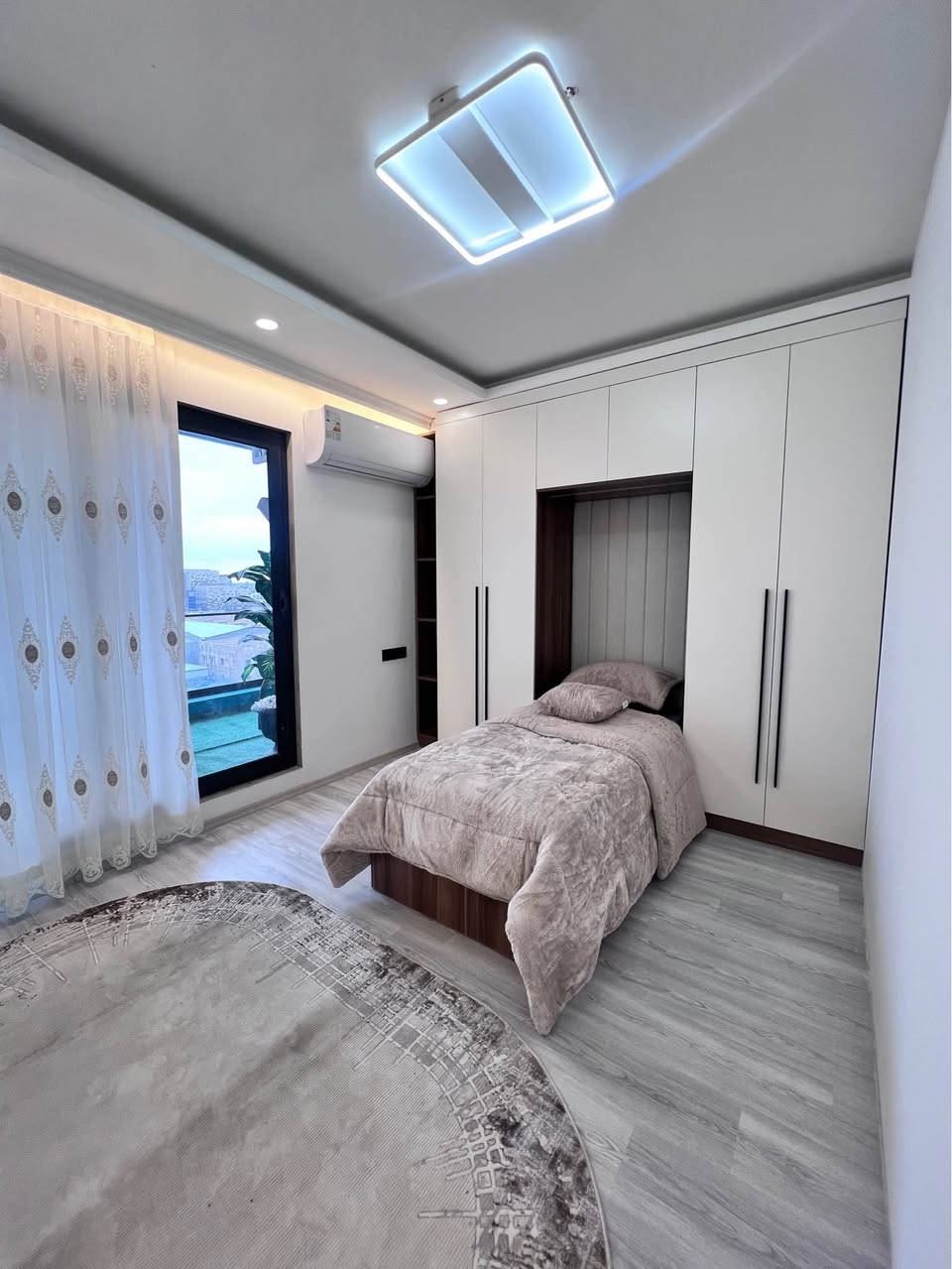 شقة مفروشة VVIP للبيع في زون الذهبي اربيل مشروع واو تاور 
اساس زيرو 
ثلاث غرفه و صالة 
المساحة ١٧٠م 
طابق ٦
٢ حمامات واحد حمام سويت
السعر : 110,000$
——————-
شووقەی ڕاخراوVVIP بۆ فڕۆشتن لە زۆنی زێڕی هەولێر پڕۆژەی واو تاوەر
اساسی سفڕە بەکار نەهاتووە 
لە سێ ژوور نوستن پێك دێ 
ڕووبەری ١٧٠م تابق ٦ 
دوو توالێت و حمامی تێدا یەکیان سویتە
نرخی : 110,000$ 

بۆ زانیاری زیاتر پەیوەندی بەم ژمارەوە بکە :-
0750 374 7727 أربيل, العراق
