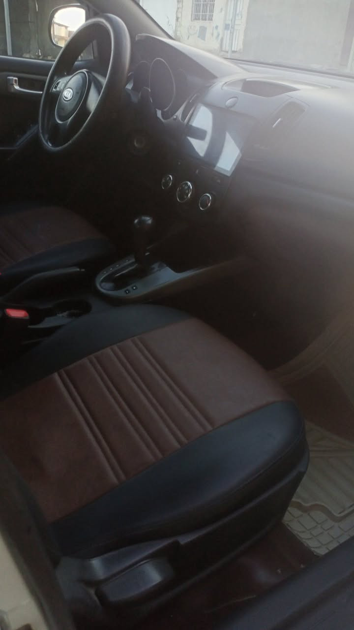 سيراتو موديل 2010 قم واسط هزة وسنوية ورقم جديد وتحويل بأي وقت السيارة جاهزة مكينة وكير وحدادية وتبريد بيها صبغ بدون حادث قوي والسونار مرفق مع الصور السعر 90 وبيها مجال مكانها بالديوانية وللاستفسار اتصل على ***********
