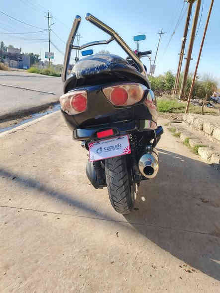 السلام عليكم
فورزه صفر 8 اسود منفيس موجود تكدر ترقم
بچم بومه نضافه فول مكفوله من كلشي سرعه 160 مؤشر بانزين مؤشر حماوه وايرمنيات شغاله صالنصه رياضي طرب الصوت ما مفتوح الدراجه  سته كير(6) وتوماتيك   طالبه 850 قفل  *********** مكاني موصل الرشيدية متواجد خاص
