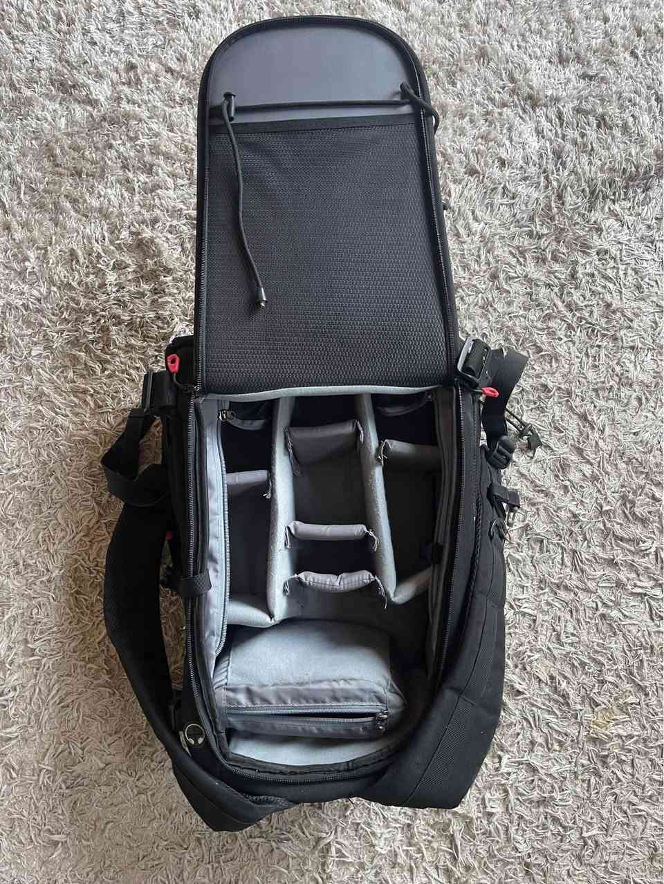 حقيبة كاميرات ومعدات احترافية من Sony للبيع 🎒📸
الحقيبة ممتازة جداً ومريحة للظهر، مصممة لحماية الكاميرات والعدسات والملحقات وتوزيع الوزن بشكل مثالي.
• الحالة: مستخدمة نظيفة جداً وبحالة ممتازة (مثل ما واضح بالصور).
• التقسيم الداخلي: تحتوي على قواطع مبطنة لحماية المعدات، وقابلة للتعديل والتحريك حسب حجم الكاميرات والعدسات اللي عندك، وجيوب إضافية للوايرات والبطاريات.
• السعر: 50 ألف
تواصل خاص او واتساب *********** بغداد, العراق

