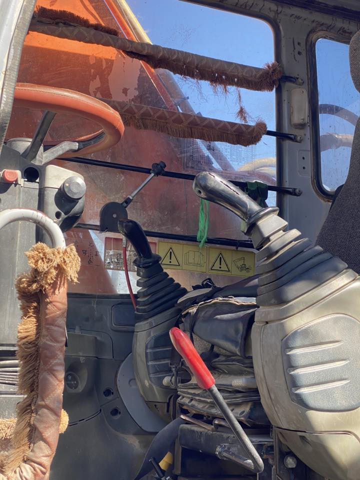 للبيع حفاره فيات هيتاشي ٢٠٠٩رقم بصره المكان بابل جبله سعر ١٧٠وبيها مجال ***********
