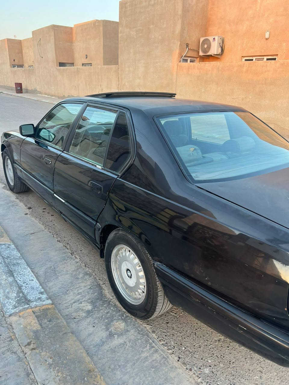 بي ام
موديل 1991 
محرك 6 
سلايت شغال
تبريد ثلج 
كير جديد 
سيارة بلادية
رقم كركوك الماني 
سعر 40 وبيها مجال 
مكاني تكريت ***********

