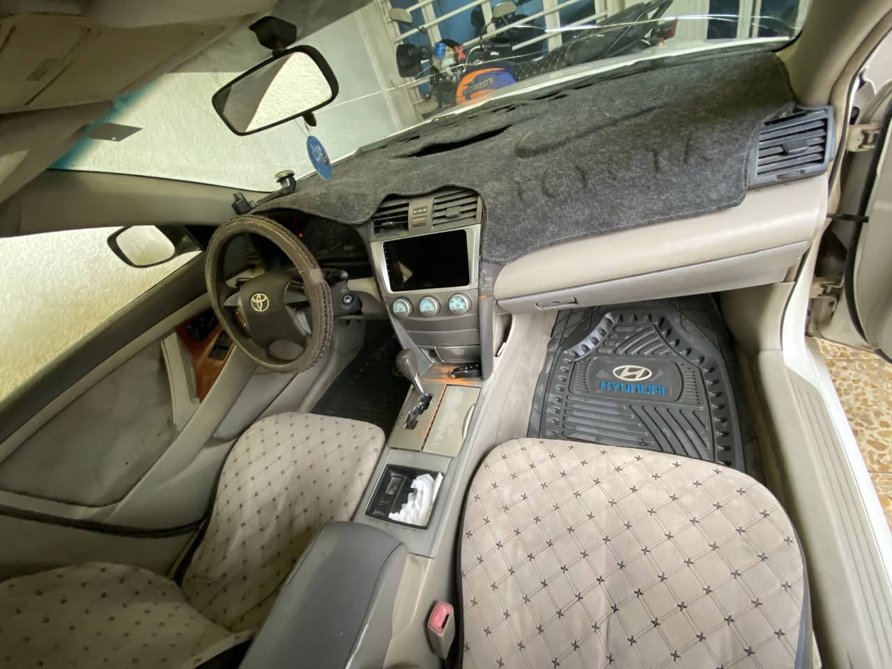 السلام عليكم
كامري خليجي 2007 سيارة جاهزة 

كير. محرك  تبريد مكفولات تخم
تايرات جديد . صدر امامي وخلفي سليم 
 سيارة مال بيت وبحالة جبدة 
 مصبوغة حزام حادثة جاملغ خلفي ايمن فقط  وجاملغ امامي ايمن بي طخة بسيطة اربع اصابع 
السيارة بجم امامي وخلفي كبس بدون  اي دواخل 
مكان السيارة بغداد 
رقمها بابل 
 
السعر 80$ وبيها مجال بسيط 

***********
