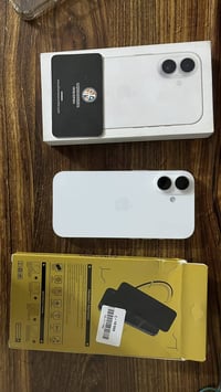 ايفون 17عادي دبل خط  ذاكرة 256 نضافة شوفت عينك 100 بطارية 99 للبيع او ...