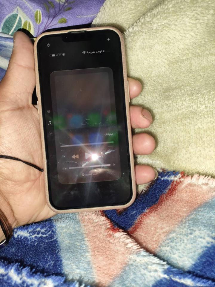 سلام عليكم شباب جهاز ١٣ عادي سعرة ٣٧٥ قفل شباب بدون عملة سبب البيع ماعرفلة اني جناي بوكو مكاني بغداد العبيدي واتساب ***********
