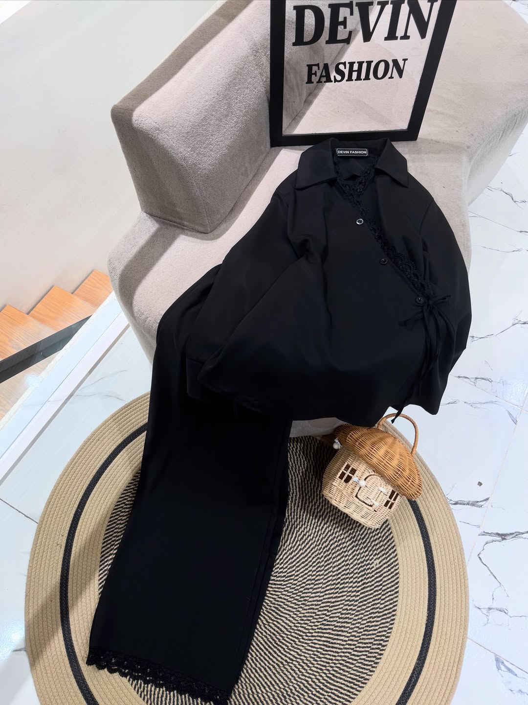 سوت لف بتصميم استثنائي يجمع قوة الأسود ورقي الدانتيل 🔥🖤
طول القميص 75cm
بنطرون كيلوت بتصميم دانتيل من الاطراف 🖤
قطعه فخمه باللبس 
✨✨✨✨✨✨
قياسات 38-46
قطع محدوده ✨
#اكسبلور_فولو #اكسبلورر #إكسبلور #اكسبلور_explore #اكسبلور_العراق_السعوديه_الاردن_ايران_الكويت_طق_لايكات_كومنت_يلاا💙


**إذا كنت صاحب هذا الإعلان وتريد حذفه لأي سبب، رجاءا أرسل رسالة إلى الدعم الفني**