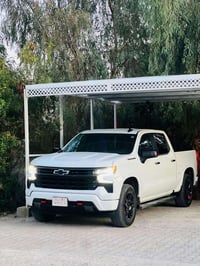 سلفرادو 2023 محرك V8 5'3 4❌4 ماشيه 53 ألف قابل لزياده  باب طويل بدي قص...