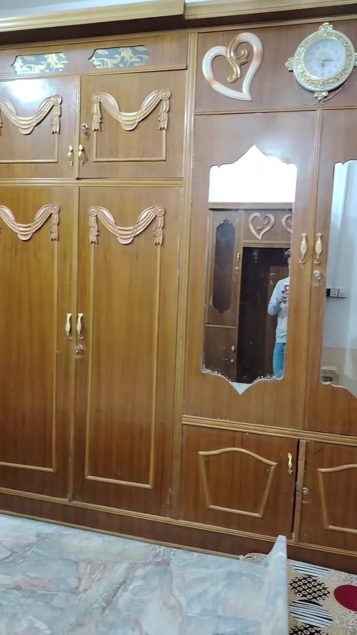 سلام عليكم..  غرفت خشاب طابقين  للبيع 
داخل شاميه..  مكلف بل نشر..  ***********متواج خاص او تصال
