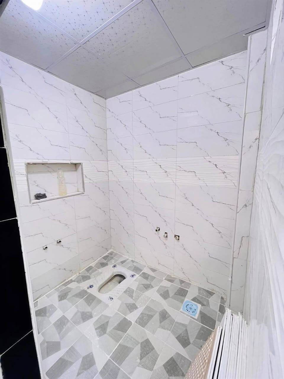 عرض بلاش 😱 بيت 🏠للبيع المساحه 100 متر طابو زراعي سند 25 اقرار محكمه🔱 مشمول بلطويب السعر 29 مليون💵💵 وبي مجال عمود 317 يحتوي البيت على
📌غرفه
📌صاله
📌مطبح
📌استقبال
📌حمامات خارجيه وداخليه
متوفر جميع الخدمات ماء كهرباء تبليط انترنيت ضوئي اناره ليليه
للاستفسار ***********
#ملاحضه_يوجد_واتساب 📩📩
