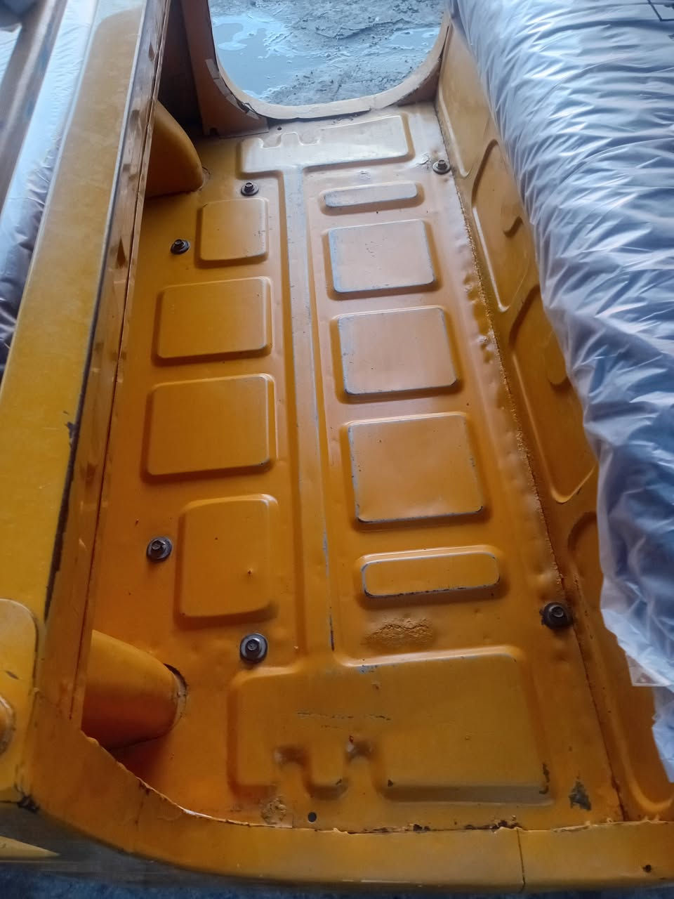 سلام عليكم ورحمة الله وبركاته
تكتك موديل ١٩ شهر  ١٢ دخول ٢٠
رقم وسنويه تحويل ثاني يوم 
رقم الإنكليزي 
كير مكينة لاتنقيص ولاتبخير 
كشر نضيف وبلادي وكفاله لاضربه ولاصبغ 
تخم تاير جديد دوشمه كامله مكمله كبل لشارع
شرط اتراي ٣٢ نضيفه حيل
 مكاني بغداد الغزاليه 
***********
