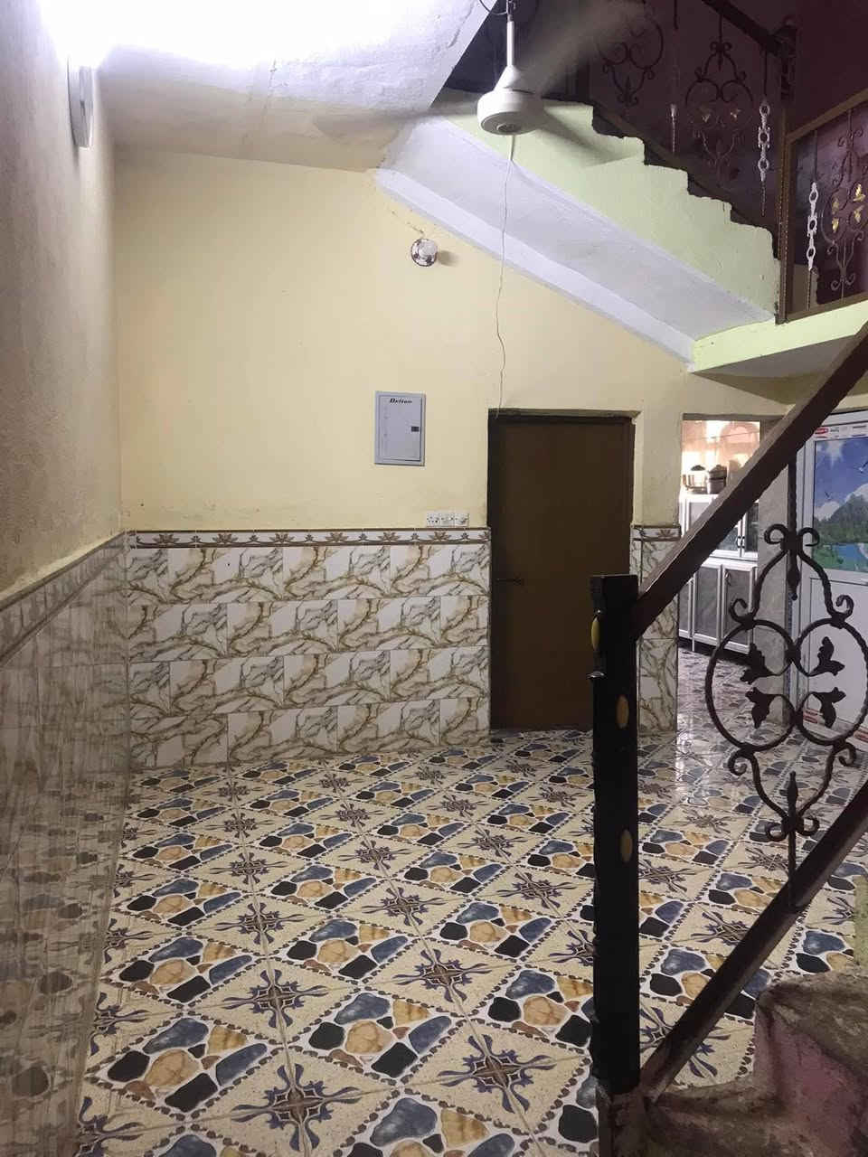 السلام عليكم
دار للبيع المساحة 120 متر طابق واحد  البناء استقبال صالة ومطبخ وغرفة وحده ومنور وحمام وصحيات خارجيه ابو رمانة خلف مركز الشرطة السعر 105 مليون وبيه مجال


**إذا كنت صاحب هذا الإعلان وتريد حذفه لأي سبب، رجاءا أرسل رسالة إلى الدعم الفني**