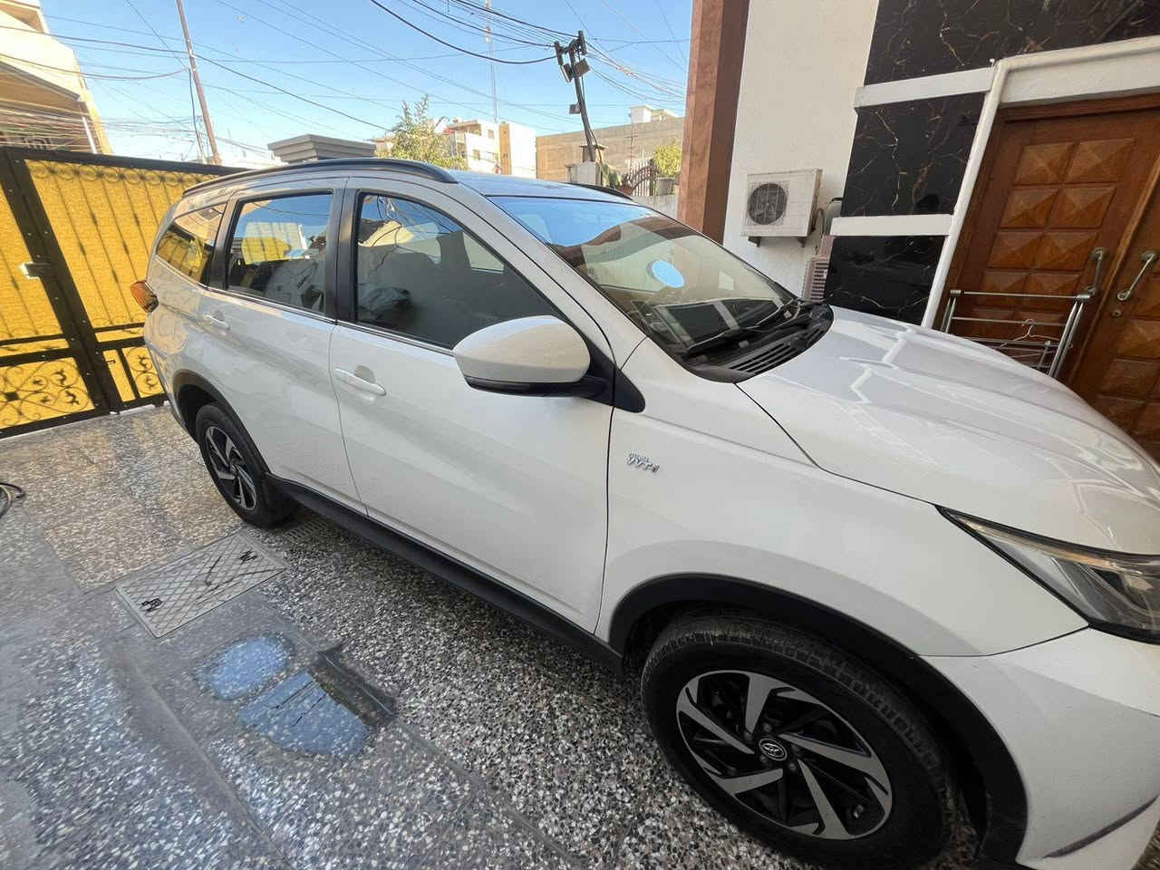 سيارة تويوتا راش ٢٠٢٠ ابيض اللون ٧ راكب تدفئة تبريد كفالة كير ومحرك كير اوتوماتيك سيارة نظيفة اطارات وصدر جديدة قطعتين صبغ فقط من الباب الأيسر الخلفي

للاستفسار عن المواصفات والسعر 
***********
