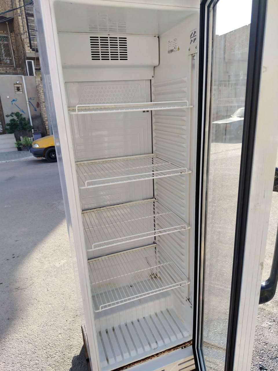 برادات العدد 2-مجمدات 2 ميز زجاج الطول مترين ولعرض 60 ولميز لزغير متر طول ولعرض 30 مكاني ديوانيه مركز ***********
