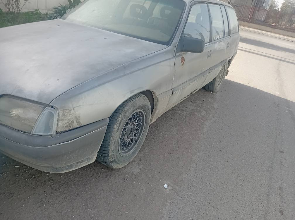 سلام وعليكم  اوبل اوميكا ستيشن ٩١ محرك مفتوح ٤ سلنتدر كير اوتوماتيك سياره كير ومحرك جيد صدر وسط رقم بغداد نكليزي لكن الهزه ساقطه سياره تفيد اهل العمل والمصالح البدي جيد من ناحيه شواصي سعر ٢٥ ورقه مكانها زيونه وبسمي *********** بغداد, العراق
