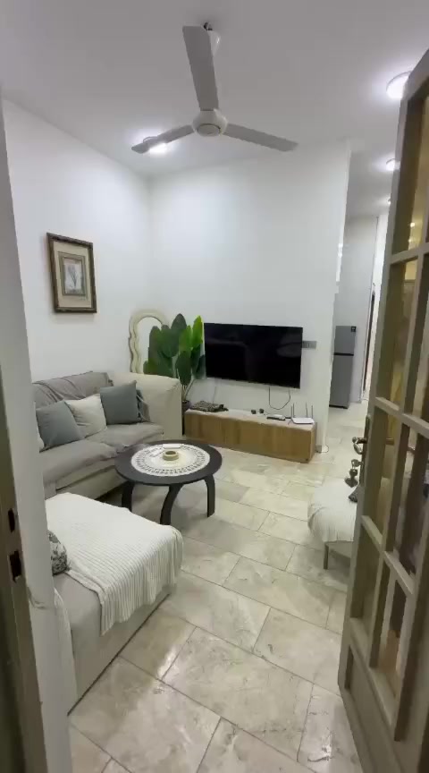 شقة مؤثثة ارضية ديلوكس في المنصور داودي
صالة مطبخ وغرفتين نوم وباب معزول
1000$ 

✅عدنا عروض أخرى 
✅ أسعار منافسة
✅ خيارات متعددة للسكن والاستثمار

  خيارك الأفضل دائماً

📌 ملاحظة:
إذا عندك شقة تحب تبيعها أو تأجرها، تواصل ويانا والباقي علينا.
المسوق العقاري بشار الشطي
📞***********
