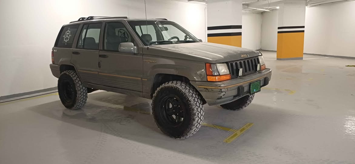 بەناوی خوای گەورە 
بسم اللە اڵرحمن الرحیم 
جێب گراند چیرۆکی ۱۹۹٥ zj بۆ فرۆشتن گۆڕینەوە ناکەم تەنها فرۆشتن   ئاڕمی پلاستیت سلێمانی سەیارەکە تازە مەکینەم بۆ گۆڕیوە  شەش بستۆن سەیارەکە زاهیرەن بێ عەیبە ئەکسلی دواوەی لە دوای حەفتا ونەیەی تیایە  چوار تایەی جەبەلی لە ژێرایە بەرز کراوەتەوە  ئەزیزەکەم گاردنی پێوەیە بەڵام کڕیومە دەبڵم ڕانەکێشاوە لەبەر ئەوەی ڕاستەی دەبڵ گێڕەکەی پێوە نیە خوا ئاگادارە نازانم لە کوێ هەیە بۆی بکڕم ،،،  ماشەڵا هەیکەلی جوان ماوەتەوە دەعمو بۆیاخی نیە  مشتەریت لە خزمەتام ماسی لە بەحرا سەوا ناکرێ  لە سلێمانیم سەر شەستی نرخەکەشی ٤۲ وەرەقەو مەجالێکی کەم 
ژمارەی تەلەفون :- ***********
ژمارەی تەلەفون :- ***********

ئەگەر  ڕەسمی ترت  ویست بۆو نانێرم وەرە لە نزیکەوە سەیری بکە ،،،،خۆشەویستن السليمانية, العراق
