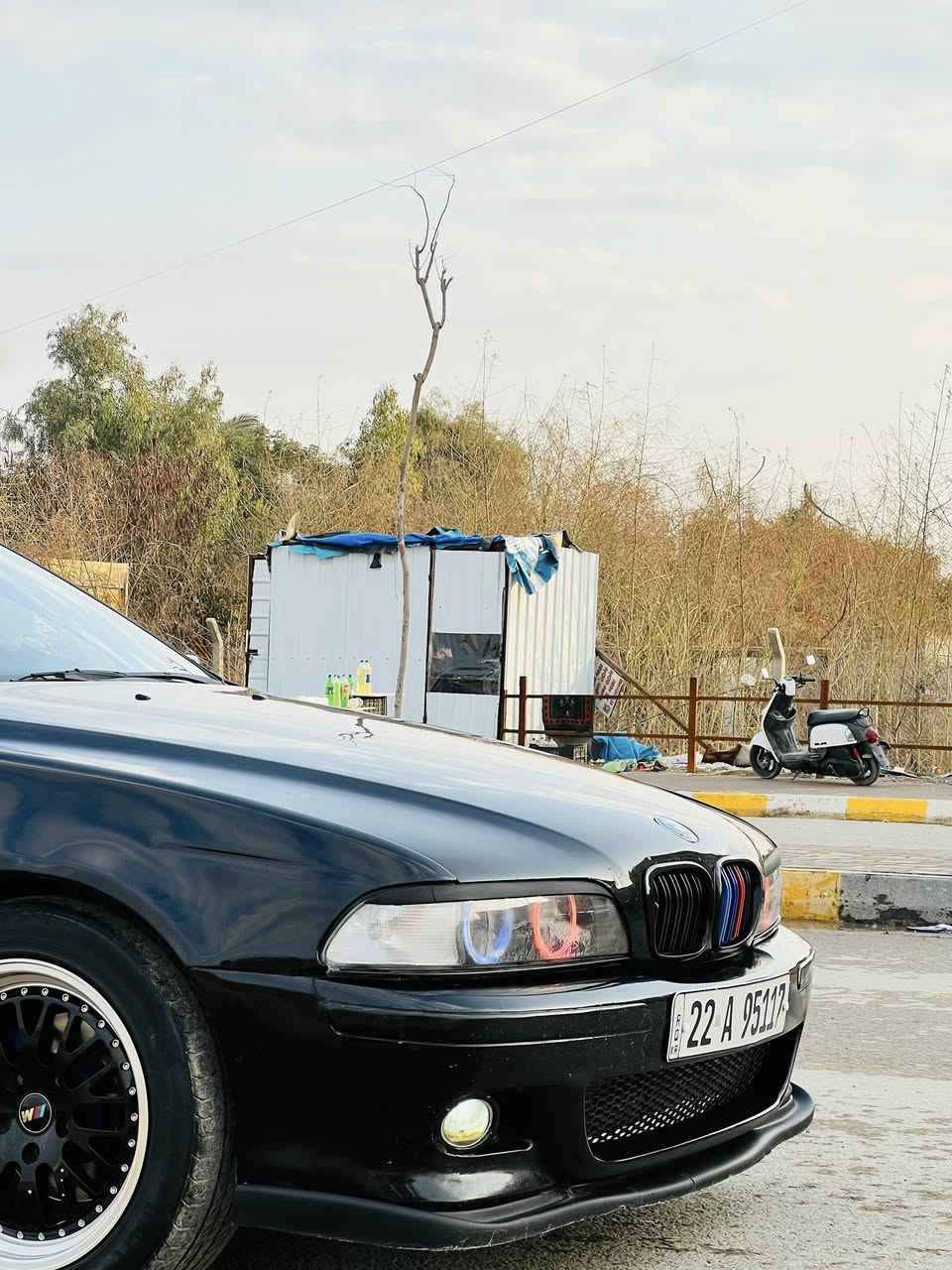 سلام عليكم  للبيع بي ام 528 اصل موديل 1998محرك تك فانوس كير تبك رونك محرك وكير شرط تبريد شغال مري كهرباء تحكم استيرن شاشه ايباد حداديه جديده ويل 17 وتخم تاير  سنتر لوك سياره بدون اي نقص صبغ جماليه هزه ماساقطه شرط التحويل سعر 85$ وبيها مجال مكاني صلاح الدين للاتصال ***********
