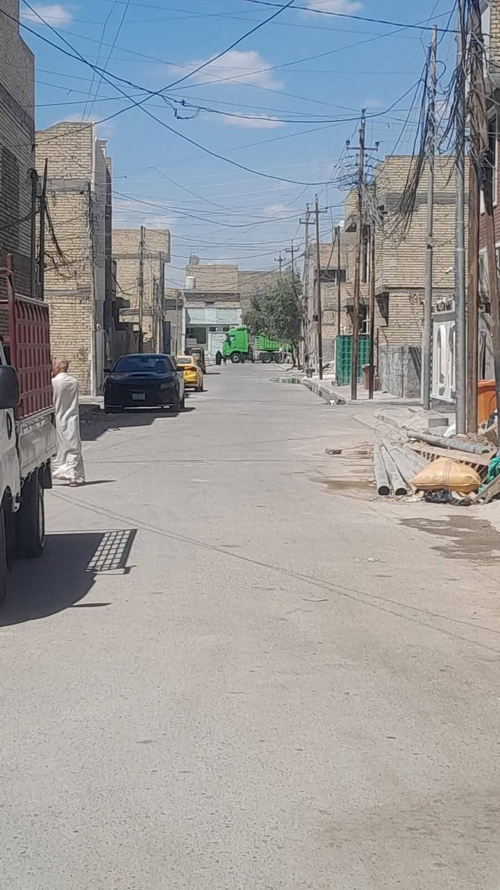 السلام عليكم مرخصةمديرالاكروب المحترم بيت ١٠٠متر جاهز اليجار مال عائلة صغيره 
 سعر ٣٥٠ حي السلام  الكماليه شارع المستشفى الفضيليه  للاستفسار ***********
