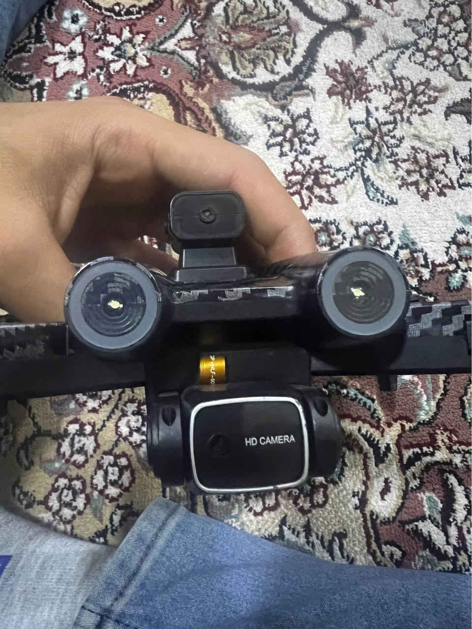 RC drone درون بو فروشتن ٣ کامیرەی یە وە حەساسە پەروانەی زیادی لەگەلە  دەتوانی کامیرەکەی تەحەکومی پێ بکەی     ژ.م *********** مرغصور, أربيل
