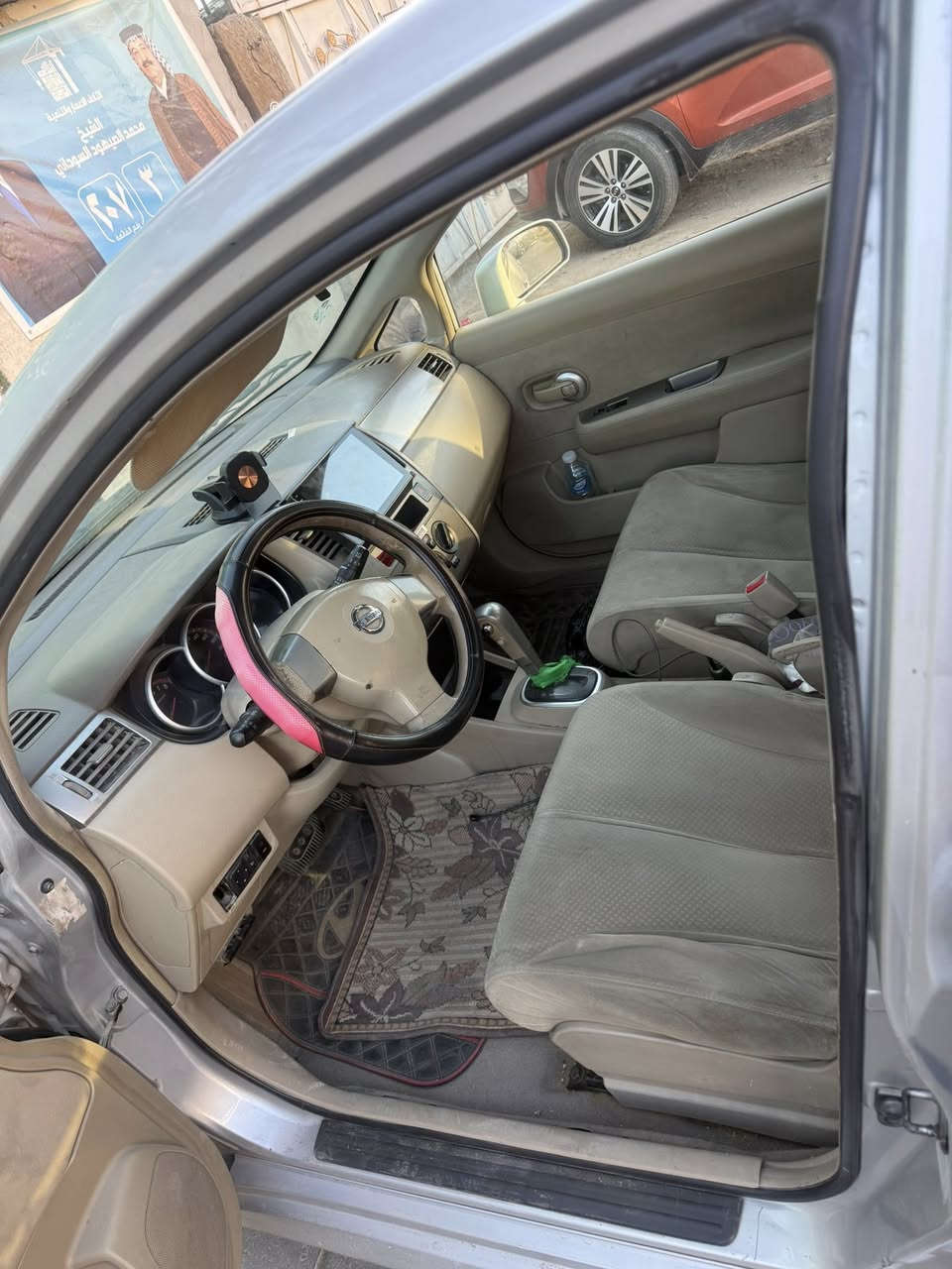 ياالله السلام وعليكم للبيع نيسان تيدا2013 خليجي مكينة 1800 السيارة خير من الله كير ومكينة بس صار بيها طخات بسيطة وصبغناها حزام على ايدينا والسيارة وموجد صور سابقا الهة باسمنا وقديمة صدر امامي خلفي جاهز خير من الله ماشية بحدود 170 للاستفسار اكثر الاتصال *********** السعر ب78 وبيها مجال بسيط العنوان بغداد البنوك
