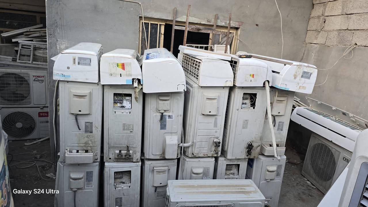 سلام عليكم سبالت البيع العدد ١٢ سبلت مكان بغداد الواحد ب ٢٠٠ الف خارجيه وداخليه فقط يوجد ٣ طن العدد ٣ الواحد ب ٤٠٠ الف المو شراي لا يتصل رجاء رجاء رقم *********** النوعيات ميديه جبسون توسوت شينون وبيهن هم نوعيات غاز ٢٢
