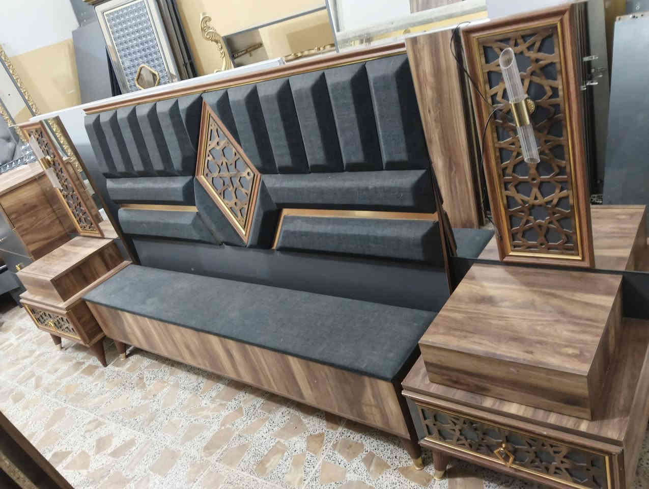 غرفة تركيه نضيفه كلش 10قطع وسرير مخزن وكنتور ضخم طول 4 متر وبيه كنتور إضافي ماطفل وصبغ حراري كنتور ابواب وخشب ثقيل السعر 775 وبيها مجال اتصل علا الرقم/***********/***********/ مكان فلوجه
