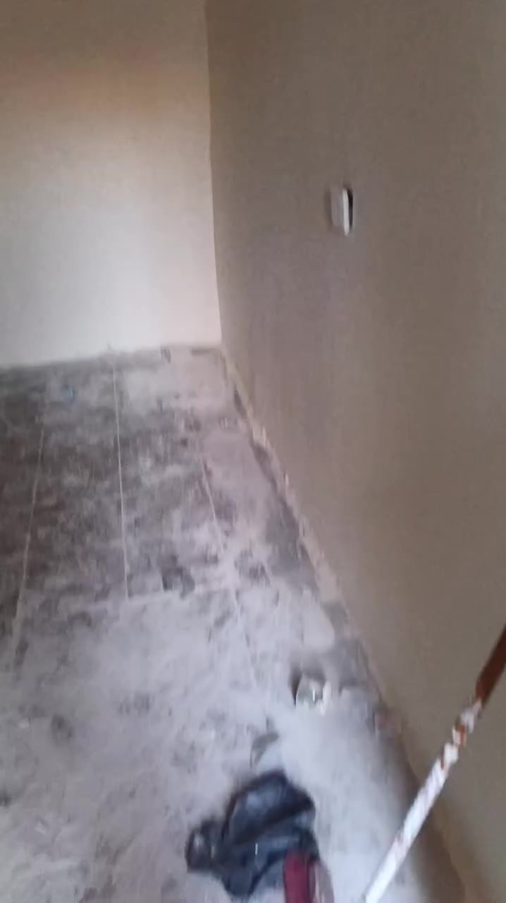 السلام عليكم اخوان خلفة صبغ وديكور وطلس وسحبات وترميم ومعالجه رطوبة وعوازل اسطح وصبغ وتطعيم واجهات  متفرغ عمل درجة اولى مكاني بغداد بالاعلام ***********
