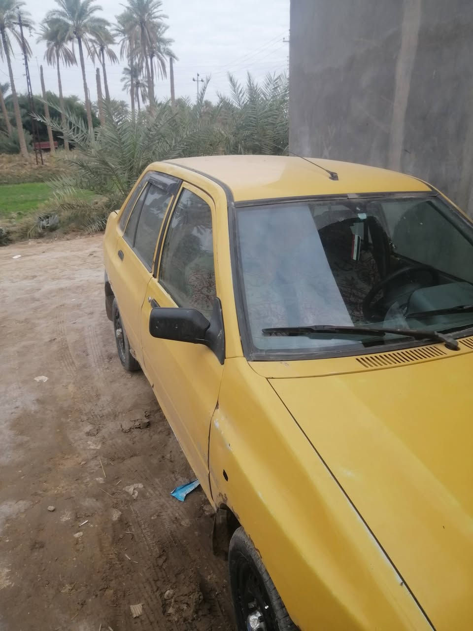 السلام عليكم.  سياره سايبه لبيع محرك بيه خيط بخار كشر نضيف شوفت عينك باتري جديد تايرات جدد دواخل جدد شواصي نضيفات بيها قليل اخياس المكان الدوانيه اتصال على الرقم. *********** السعر 12 وبيها مجال
