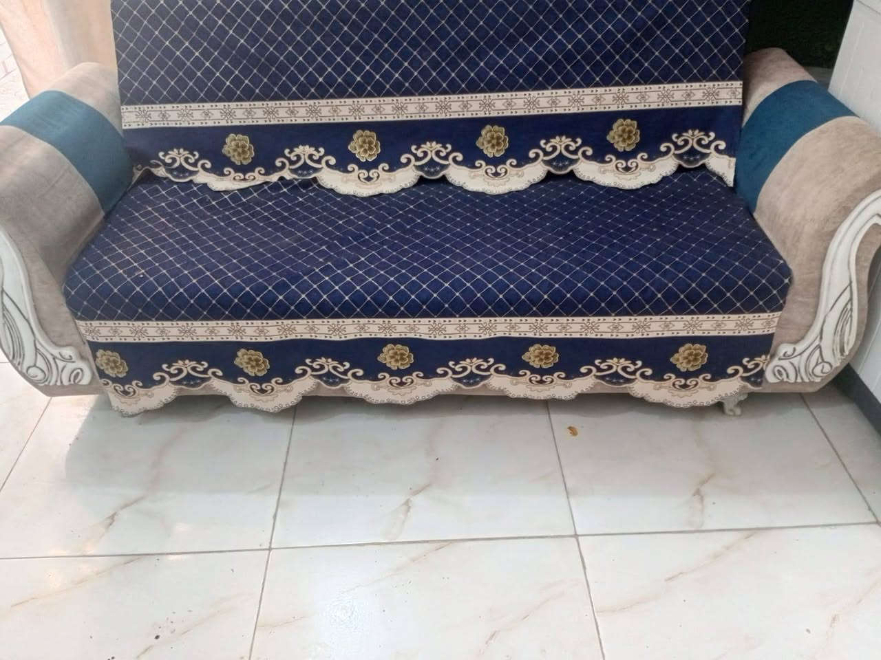 جام خانه بحالة جيدة  قياس
لون ابيض 
 زجاجها سليم جام 6 ملم  
كيلون وسراقي ومفاتيح جديدة
المكان السماوة حي الصدر طريق المهدي مجاور طرشي ومخللات العائلة
 السعر المطلوب 260 وبيها مجال للشراي ...  ملاحظة الفتح والنقل على حساب المشتري .


**إذا كنت صاحب هذا الإعلان وتريد حذفه لأي سبب، رجاءا أرسل رسالة إلى الدعم الفني**
