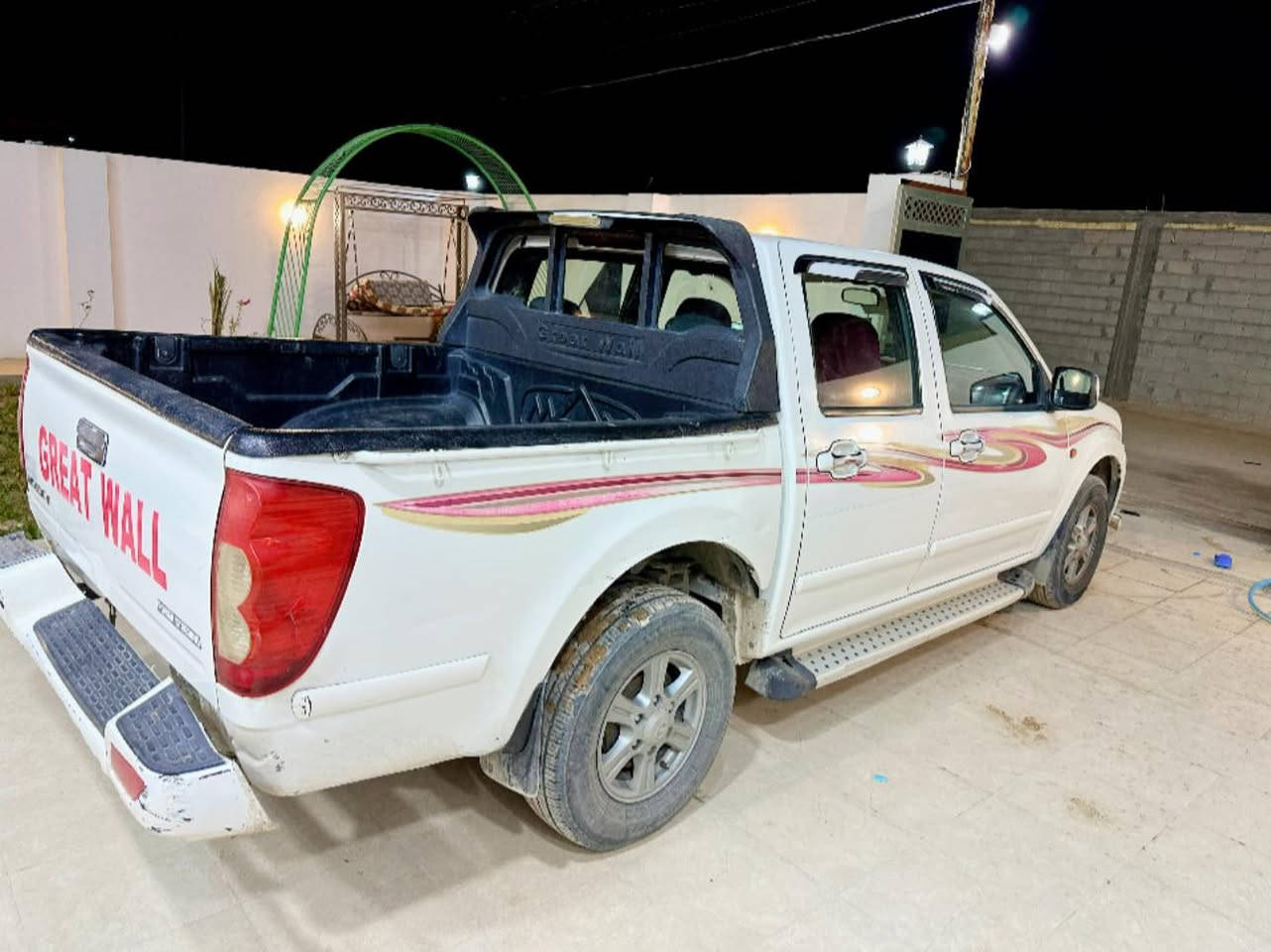 سلام عليكم ورحمة الله وبركاته
سياره بيك أب كريت ويل موديل 2018 كير تحوير اوتماتيك  سنويه ساقطه لون ابيض صبغ قليل كلش  في الچاملغ الخلفي السعر 99ورقه وبيها مجال الرقم 
عنوان كربلاء
***********
