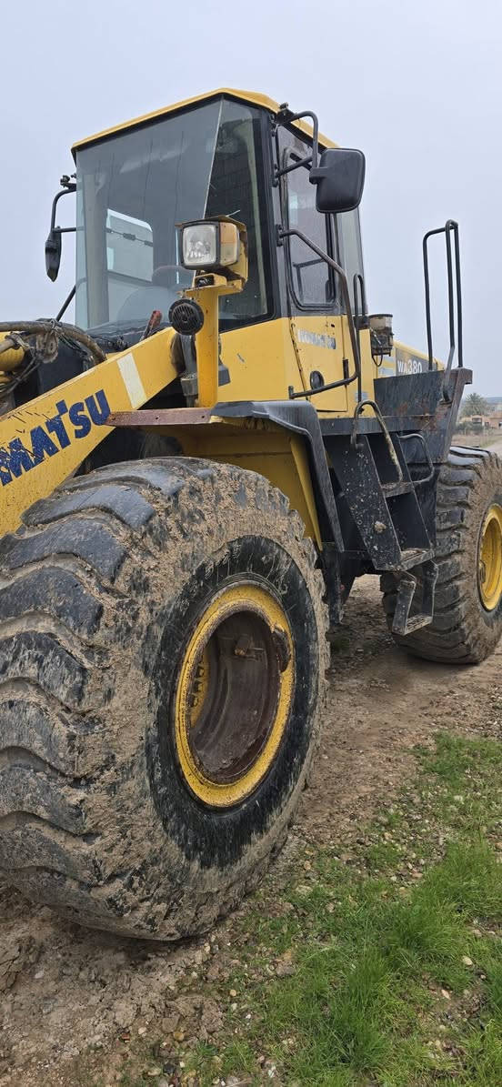 السلام عليكم جمعة مباركة .
♦️ كوماتسو 2004 تمساح امريكي 

♦️ شغال وجاهز من كلشي 

🍀 مبدل بم دفع فقط الباقي بلادي 

🍀 للأستفسار اتصل    ***********
