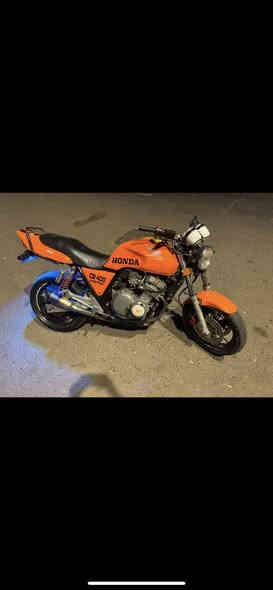 سلام عليكم مرواس بتي ماكس أو  للبيع دارجه سيبي فور جيل الأول 16ولف محرك 400cدراجه خير من الله جيب فيتر وياك تعال افحص وآخذ مكانها بغداد الشعب سعر 14وبيها مجال حك جيه ***********
