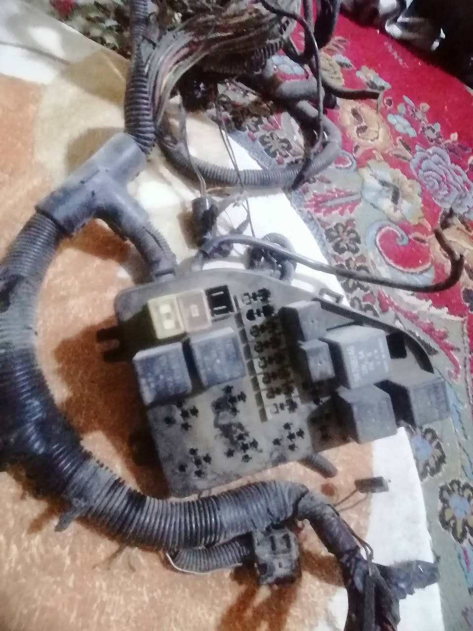 السلام عليكم من رخصه الادمن عندي غراض برنس  فراشه للبيع مكينه اكسن مشط  فراشه مال كصه شفت ستيرن كامل هو والدركه حساس كرنك سلف بريشر يدات لايت وماسحات يدات باب امامي وخلفي طبلات جدد مامستخدم كوري الاصلي شرط ختم الشركه  مرايات زوج ضفيره مروحه راديتر عنواني ناصريه حي الفداء ***********
