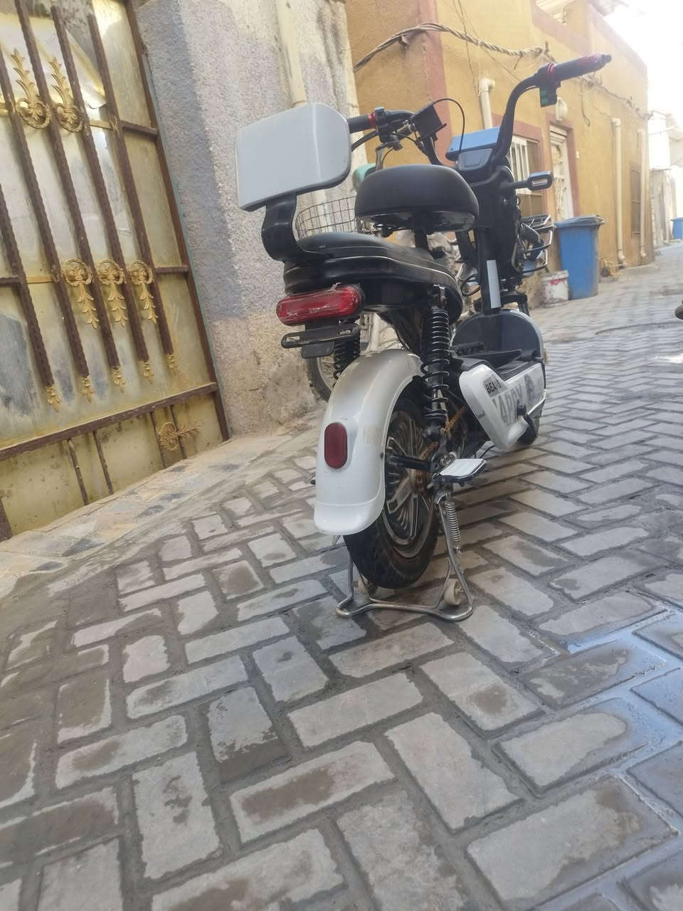 السلام عليكم دراجه شحن للبيع بصمه قفل تايربطاريات جديده مصار شهر من اشتريته بس محتاج واريد ابيعه السعر 200الف وبيه مجال العنوان الاعضميه الكسره الشراي يتصل هذا الرقم ***********
