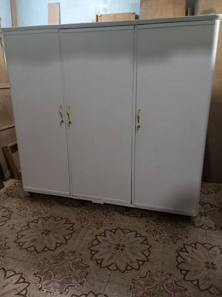 كنتور ٣ باب مستعمل ابيض الداخل عادي  الرجل  بلاستك  الظهر معاكس عادي  السعر  ٢٠٠ وبي مجال العنوان بغداد الكرخ تقاطع درويش البياع شارع البداله الانتصارسوق اميمه فرع مجمع الرازي ع اليمنه منتصف شارع ع اليسرى خلف مي اور
***********
*********** بغداد, العراق
