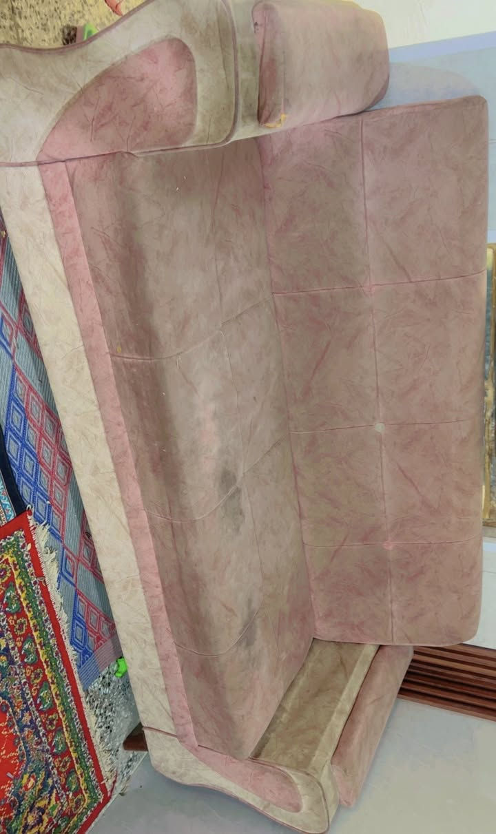 قنفات 7مقاعد كل ضرر مابيهم بس قماشهم تعبان 
200 وبيهن مجال


**إذا كنت صاحب هذا الإعلان وتريد حذفه لأي سبب، رجاءا أرسل رسالة إلى الدعم الفني**