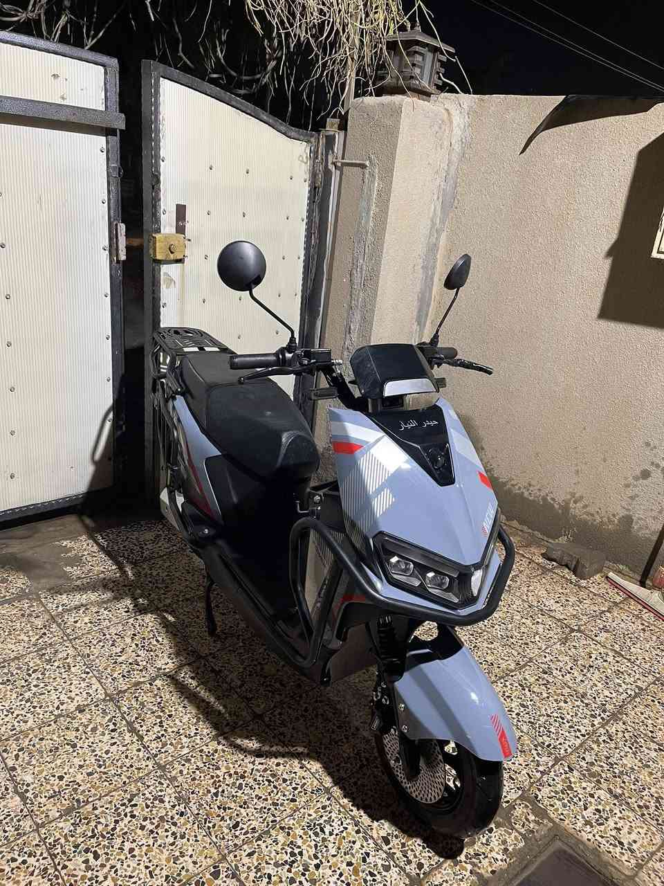 سلام عليكم دراجه ماتريكس شحن للبيع ماشيه ٨٥٠٠ فول مواصفات رماش رباعي بلوتوث نظام بك ٦ بطاريات ملف ٢٠٠٠ دراجه كلش نظيفه بيها حديد من كل أطراف حمايه للدراجه تشغيل بصمه و كارت دراجه بالشحن الواحد يمشيك ٨٠ كيلو وياها الشاحنه بلاديه للبيع مكان كركوك للتواصل مع رقم *********** سعر ٦٠٠ وبيها مجال للطيبين
