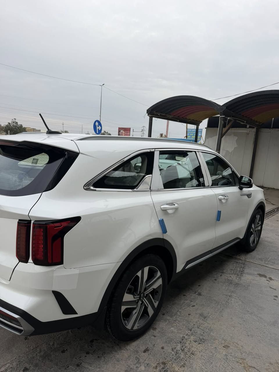 سورنتو للبيع 2021نص فول 4اسلندر رقم اربيل سياره جاهزه ماشيه 80الف مكفوله بيهه بس بارد وسونر بلصور محرك كير مكفول 7راكب سعرهه 228مكان السياره بغداد رقم الهاتف 
***********
