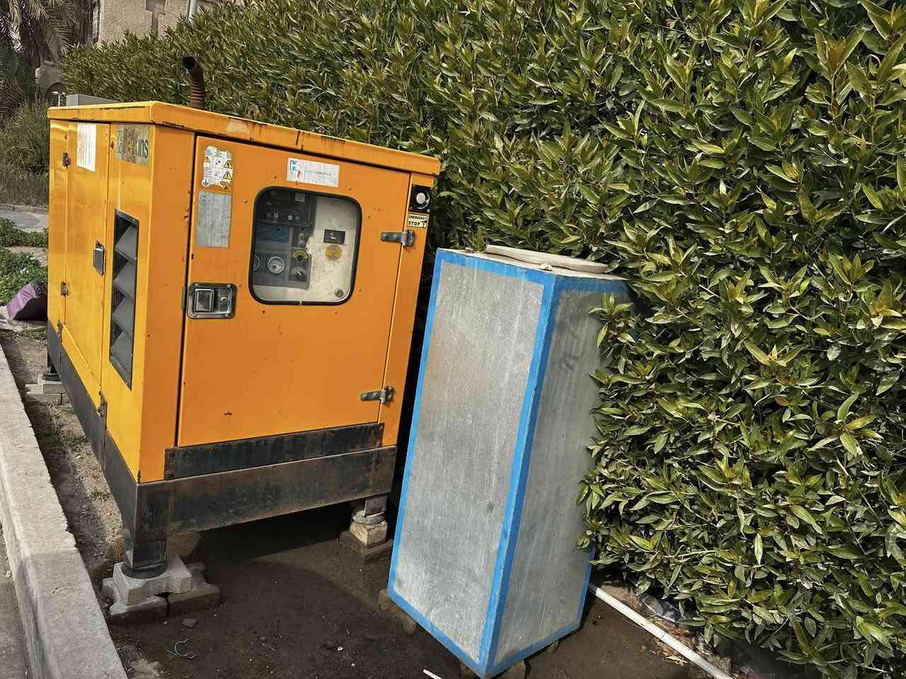 مولدة بيركنز انكليزي اصلي كاتم 30kv للبيع
المولدة شغالة مابيها اي نقص و المحرك ٣ سلندر ابلادي ما مفتوح  . + التانكي مع المولد 

* المولدة استخدام للبيت فقط
مكانها بغداد شارع فلسطين قرب نادي التركماني 

السعر ب٤٣

***********
