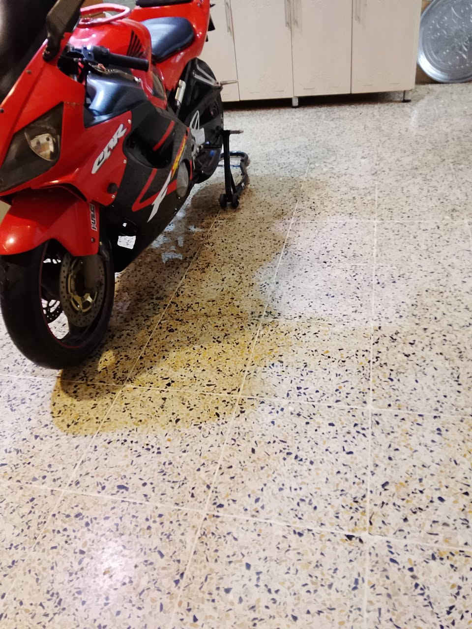 سلام عليكم حبايب كلبي هوندا افوراي موديل 4 دراجه مال حاويه طالعه جديده حيل ممشاها كلش قليل اوراق كامله سعر اتصل او خاص وآني بخدمتك***********
