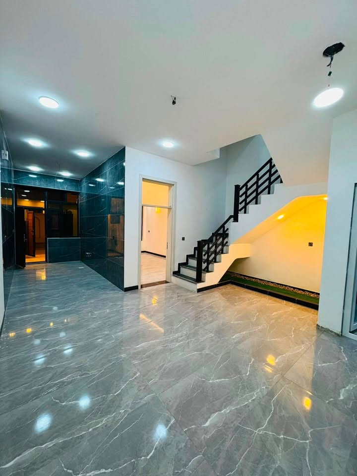 🏡 للبيع نقد فقط – دار جاهز للسكن 🏡

🔹 الموقع: بغداد – الدورة – البوعيثة

📌 مجمع السلطان الثالث ثاني فرع

تفاصيل العقار:

✅ المساحة: 100 متر

✅ الواجهة: 6.25 متر

✅ النزال: 16 متر

✅ عدد الطوابق: طابقين حديث

مواصفات البناء:

✔️ 4 غرف نوم 

✔️ استقبال مريح

✔️ صالة واسعة

✔️ مطبخ بتصميم عصري

✔️ صحيات عدد (2)

✔️ تشطيب درجة أولى مع جميع الخدمات

🛑 ملاحظة: الدار جاهزة للسكن فورًا

🛑 البيع مباشر من المالك بدون دلالية

📜 نوع العقار: طابو زراعي – سند 25 – إقرار محكمة

📞 للاستفسار:

📲 اتصال أو واتساب على الأرقام:

☎️ ***********

📩 لمزيد من التفاصيل، تواصل معنا عبر الخاص أو الاتصال المباشر!
