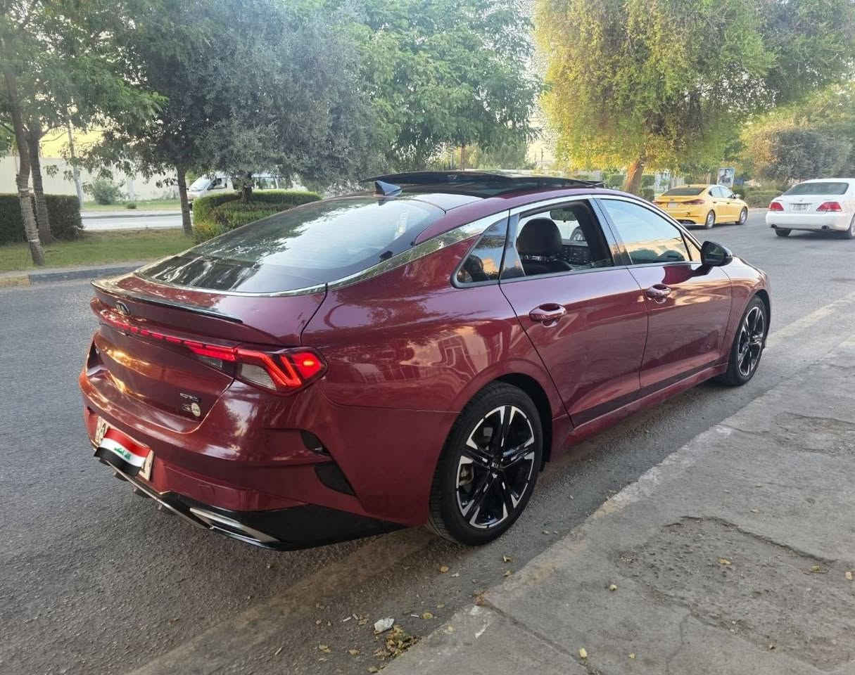 السلام عليكم
K5 GT line 2021
 محرك 1600 تيربو / رقم بغداد باسمي
( مواصفات ( بصمة / بنوراما / شاشة 
حادثها بدون ايرباك و موضح بالصور 
السيارة بدون اي نقص / ماشية = ٩٠ الف ميل
السعر = ١٤٧ وبيها مجال 
مكان السيارة / بابل _ الحله
رقم الهاتف = ***********
