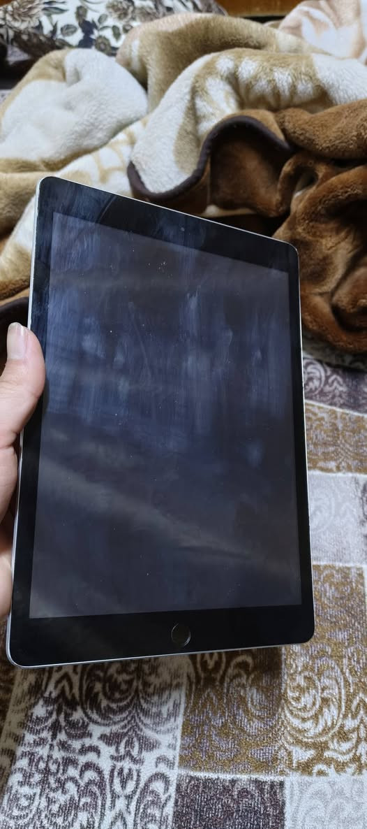 السلام عليكم متوفر ايباد 9 ذكرا 64 بطاريه بين ال75ول80 قبل ٣اشهر ضربتو حاسبه جانت 80نضافه مو فول الشاصي بس طخات واكو فطر بلشاصي مبدل فقط اكلاسه حاسبه نورمان سعر 200 بي مجال بسيط مكان موصل ايسر حي القدس واتس***********
