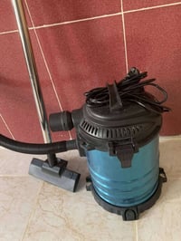 مكنسة كهربائية • للبيع