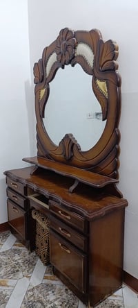 غرفة النوم للبيع الاستفسار اتصل ب 07518578061